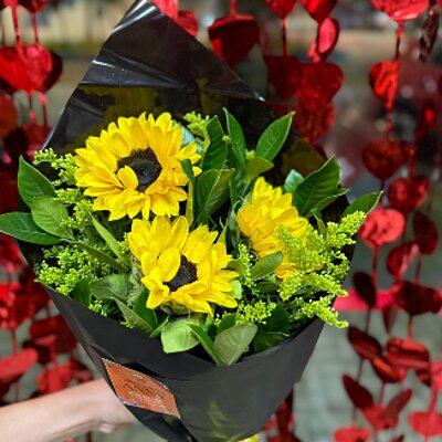 Buquê 3 Girassóis — Floricultura Anny, Itanhaém